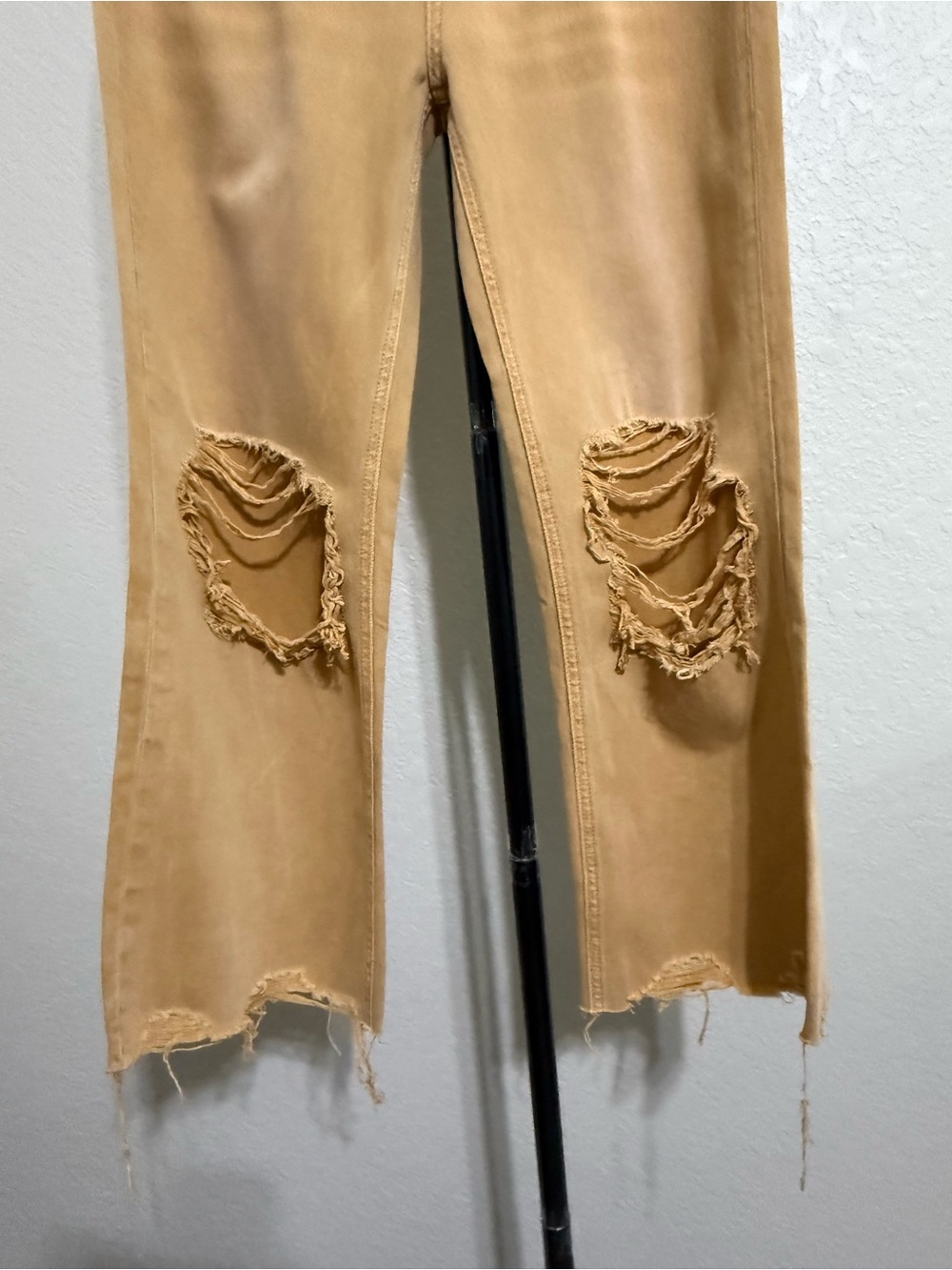 Vervet Kiss of California Crop Flare Distressed Jeans Tan Size 27 NWT - Picture 8 of 11
